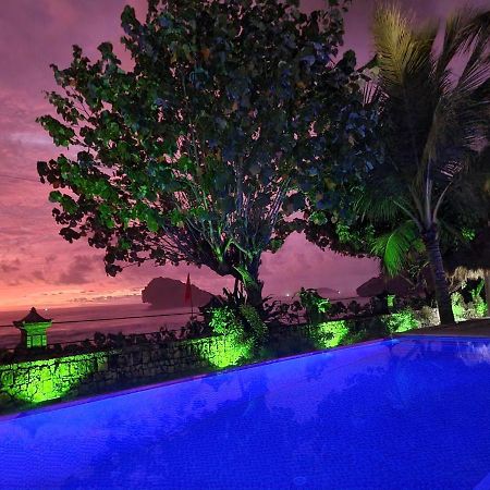 Istana Ombak Eco Resort Pacitan Extérieur photo