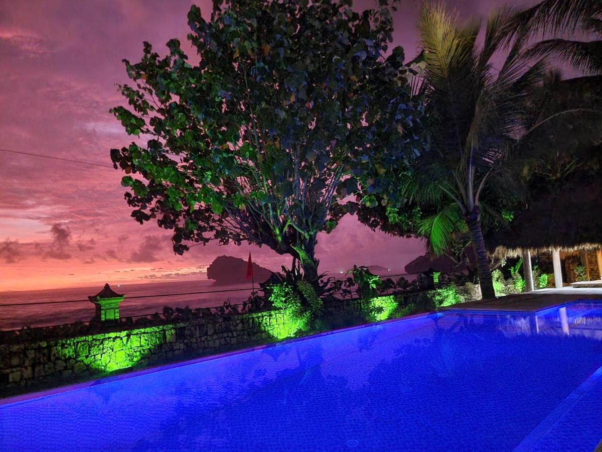 Istana Ombak Eco Resort Pacitan Extérieur photo