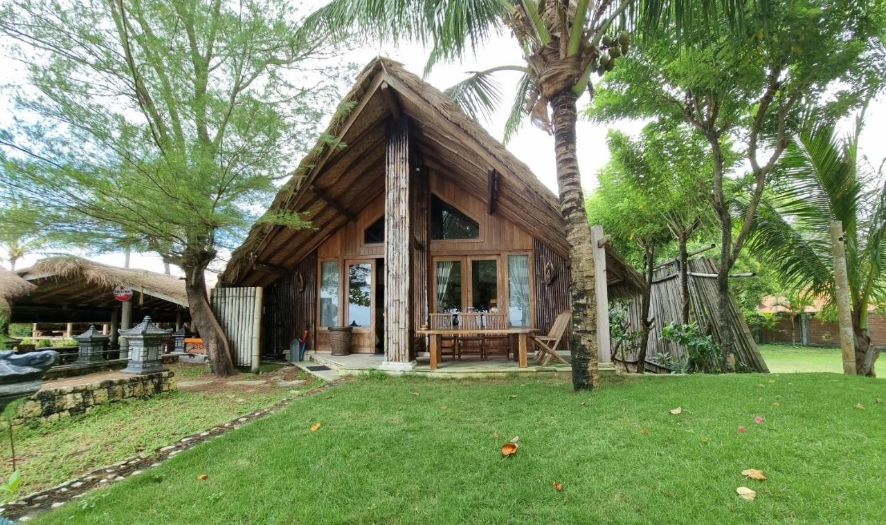 Istana Ombak Eco Resort Pacitan Extérieur photo