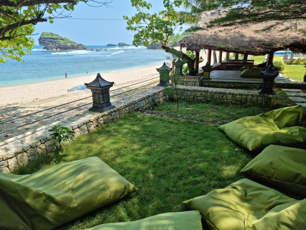 Istana Ombak Eco Resort Pacitan Extérieur photo