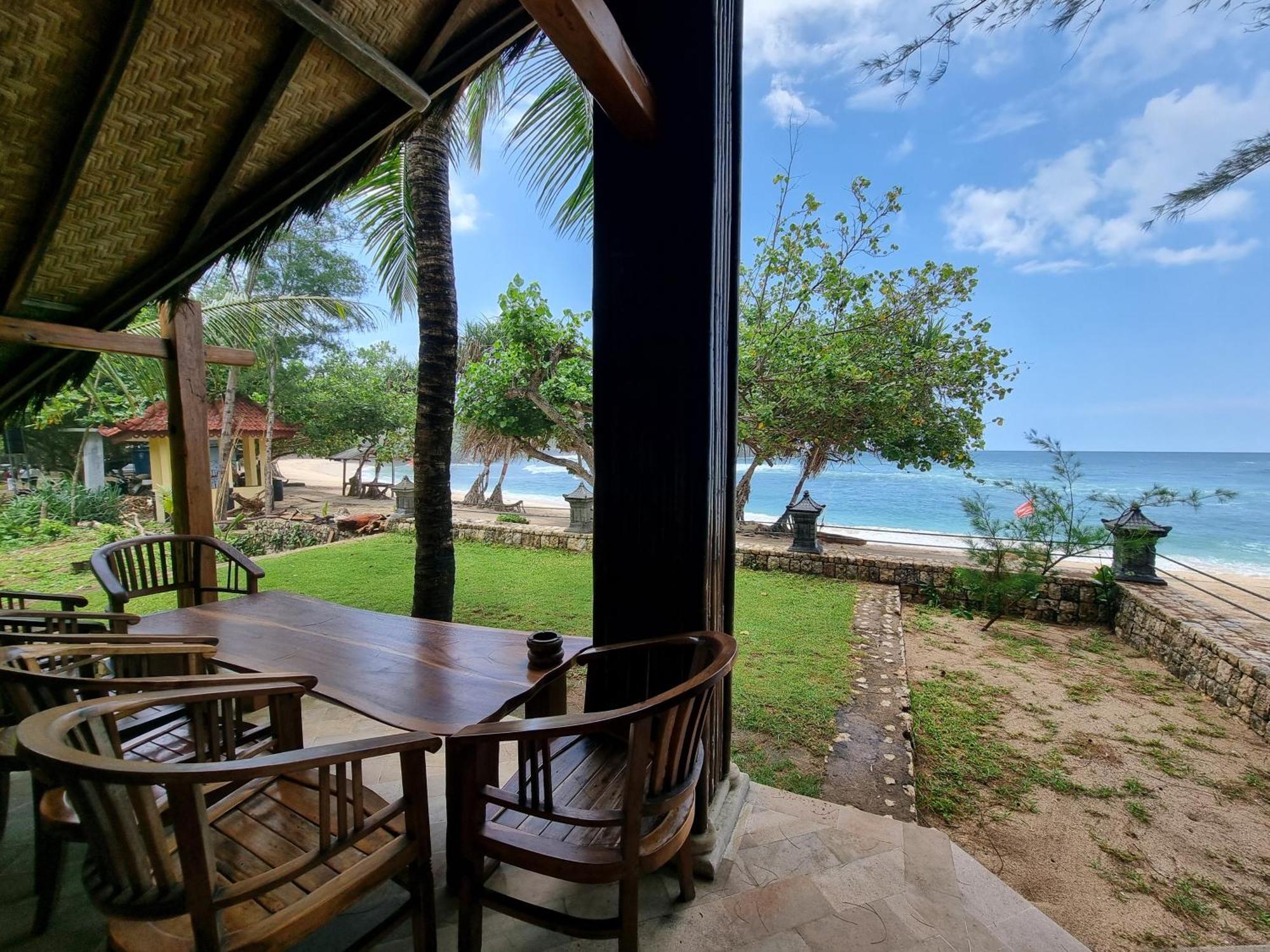 Istana Ombak Eco Resort Pacitan Extérieur photo