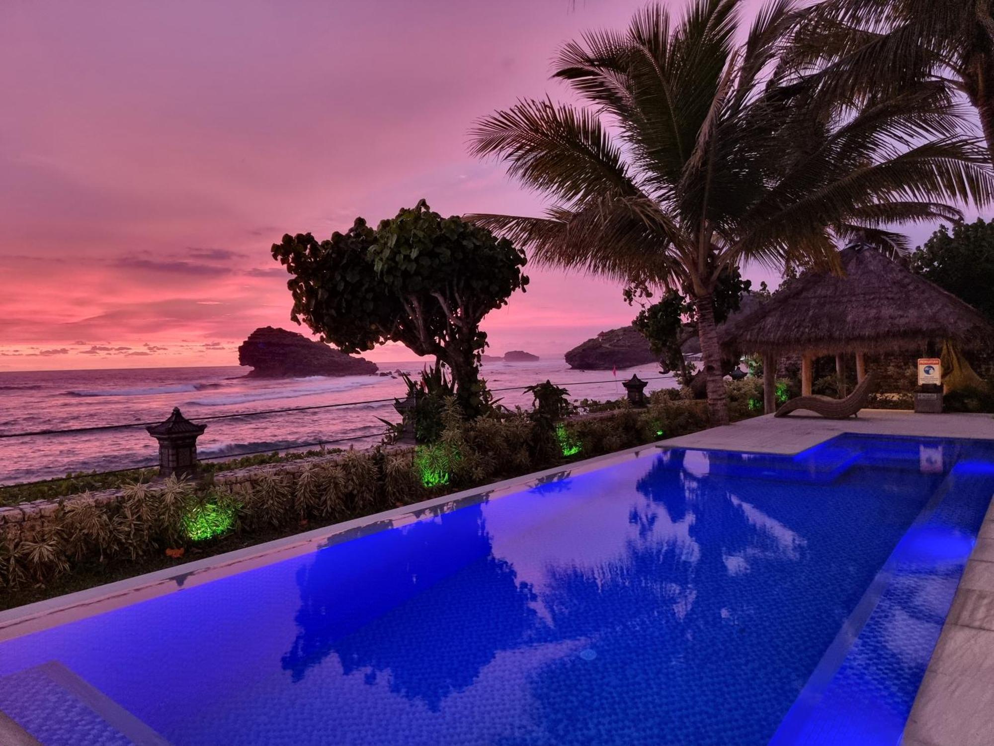 Istana Ombak Eco Resort Pacitan Extérieur photo