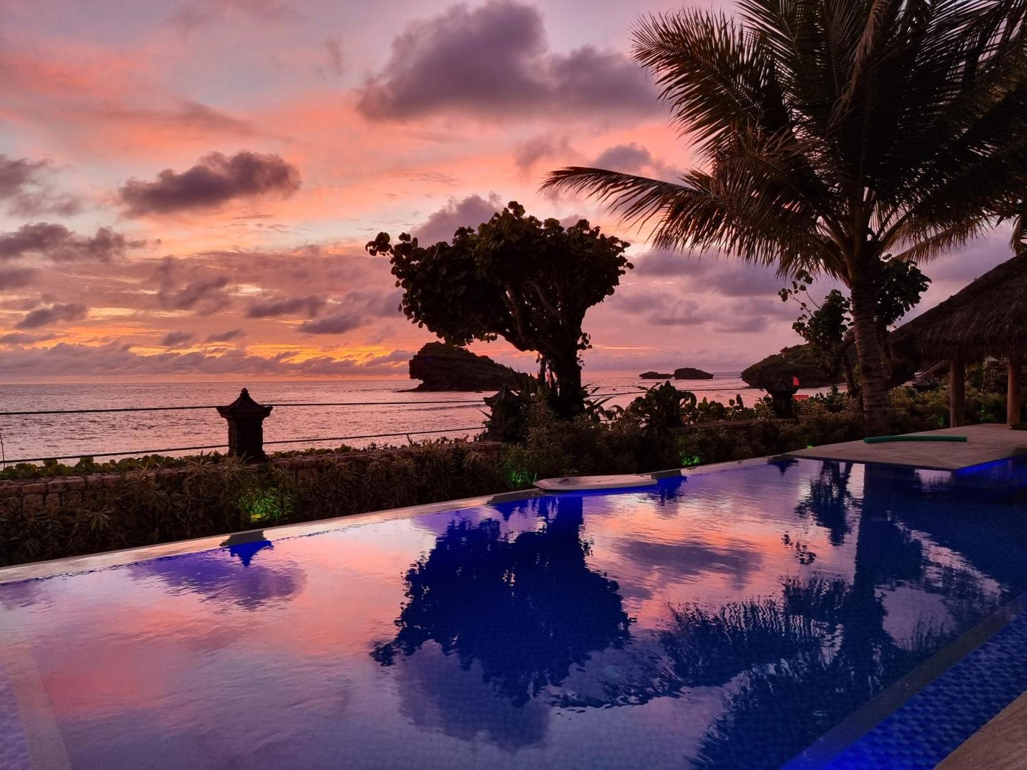 Istana Ombak Eco Resort Pacitan Extérieur photo