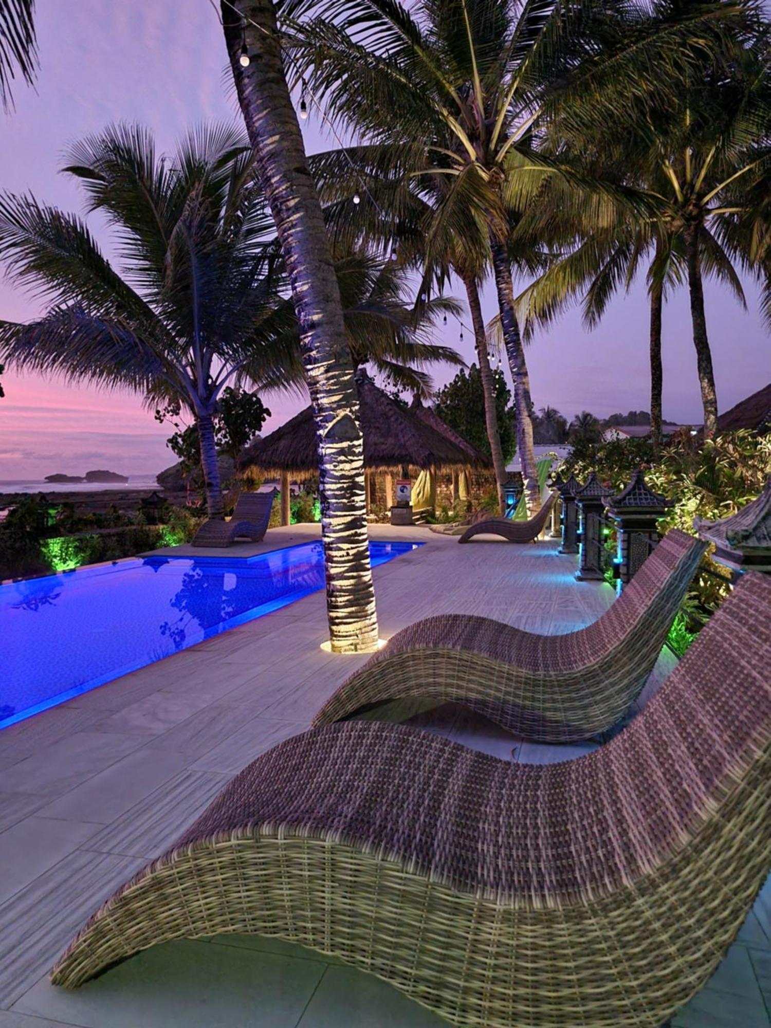 Istana Ombak Eco Resort Pacitan Extérieur photo