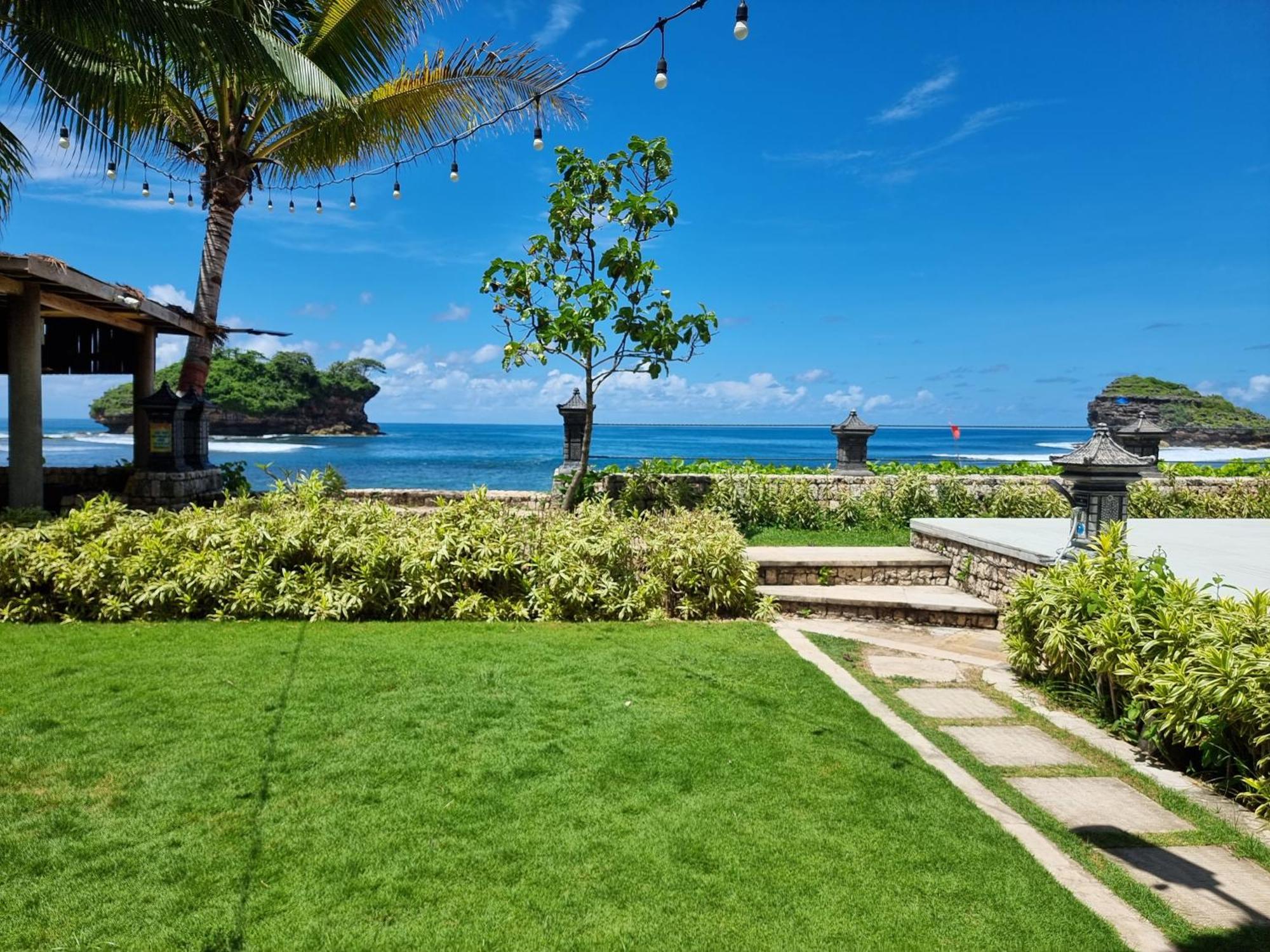 Istana Ombak Eco Resort Pacitan Extérieur photo
