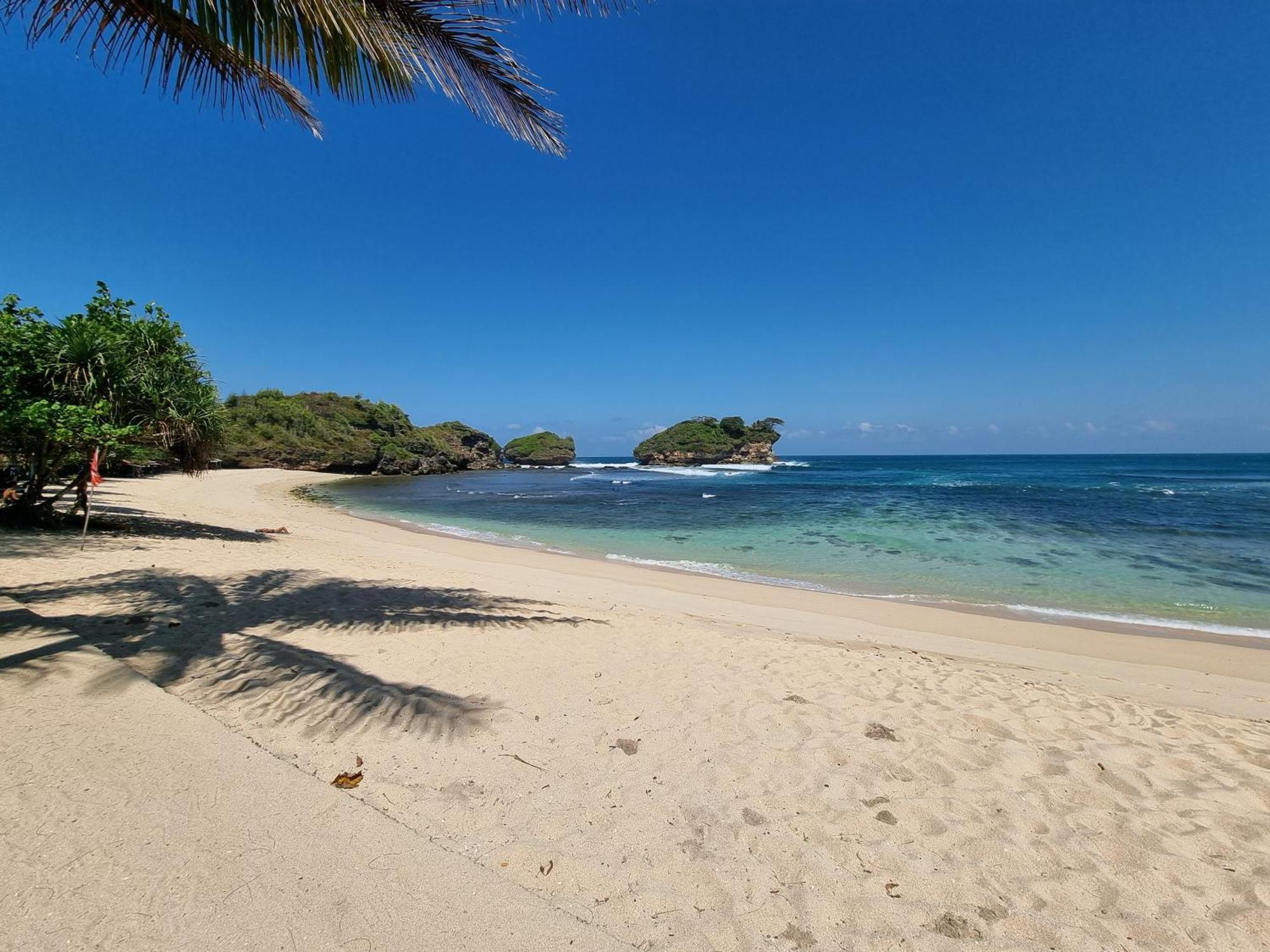 Istana Ombak Eco Resort Pacitan Extérieur photo