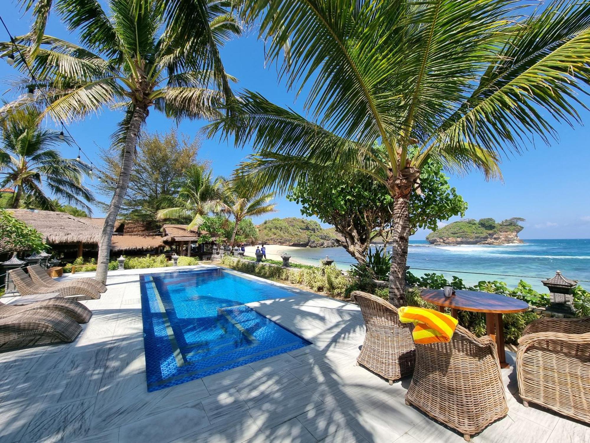 Istana Ombak Eco Resort Pacitan Extérieur photo