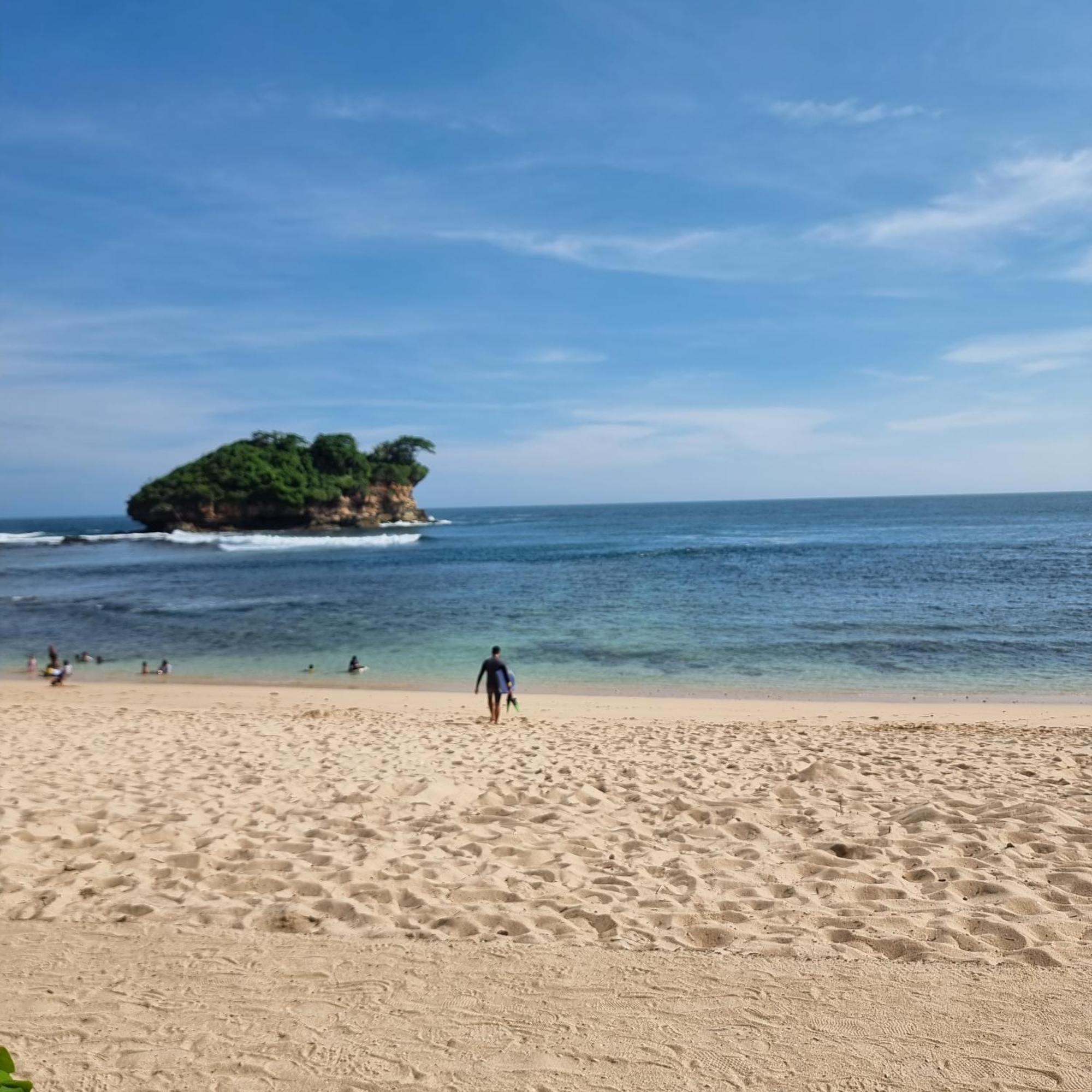 Istana Ombak Eco Resort Pacitan Extérieur photo