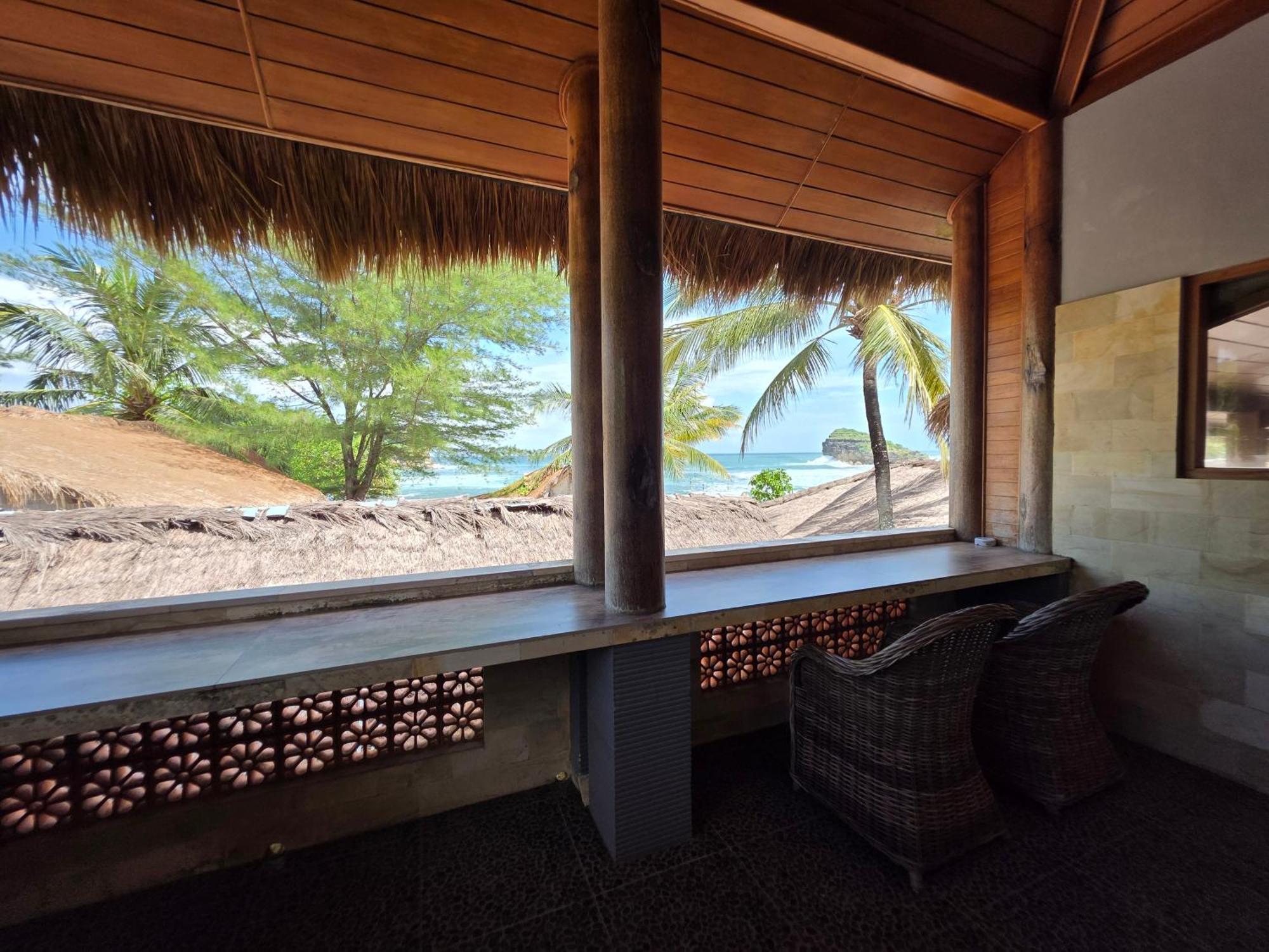 Istana Ombak Eco Resort Pacitan Extérieur photo